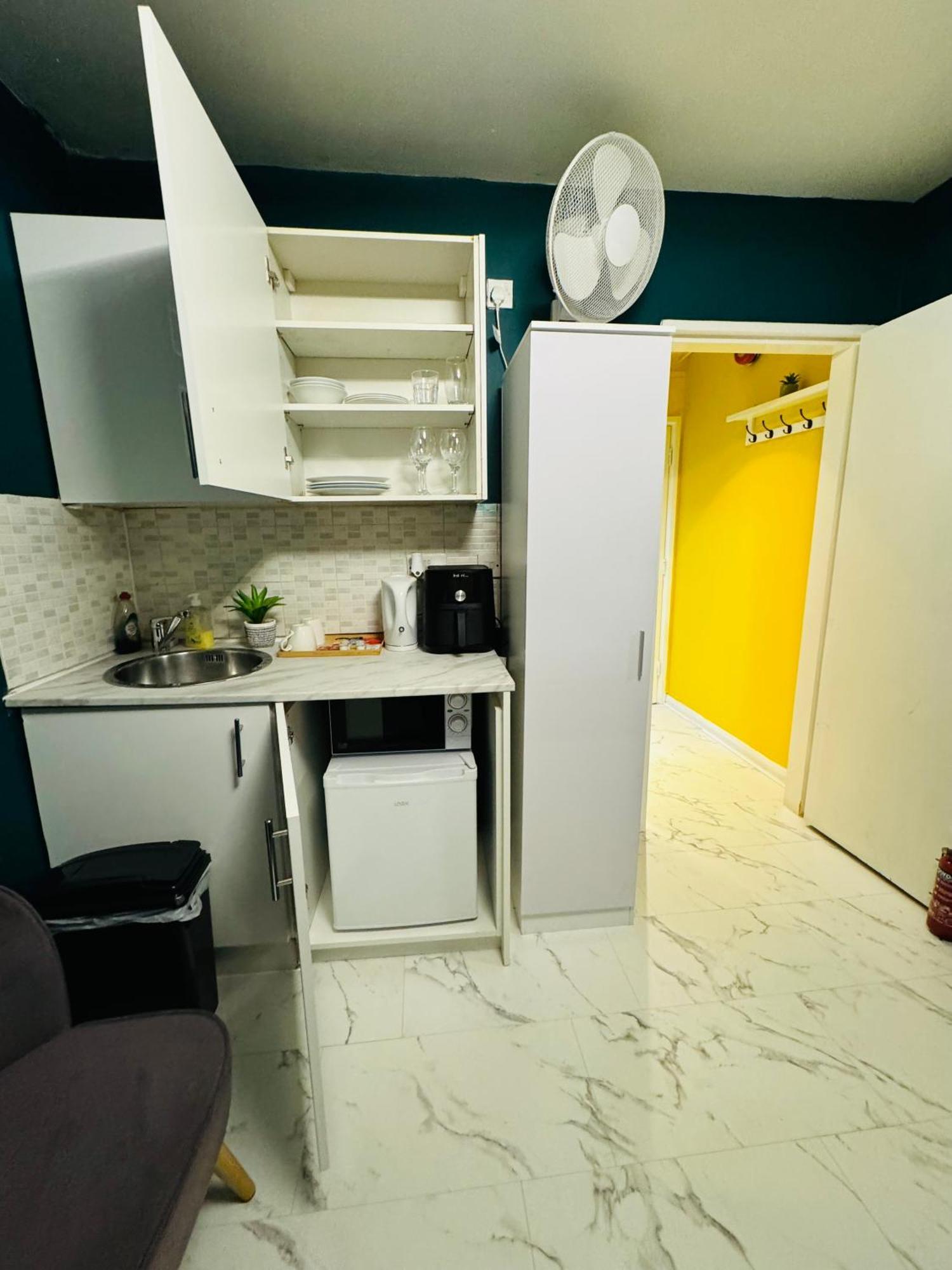 Private Studio Flat In City 1190 ลอนดอน ภายนอก รูปภาพ